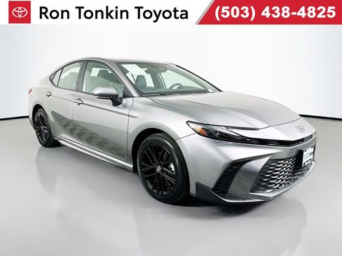 Certified 2025 Toyota Camry SE image 1