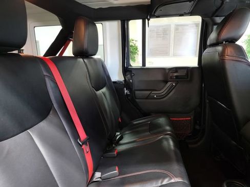 Used 2017 Jeep Wrangler Unlimited Rubicon AWD/4WD image 15