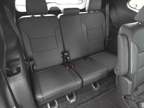 Used 2025 Buick Enclave Preferred image 38