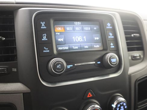 Used 2018 RAM 2500 Tradesman w/ Chrome Appearance Group AWD/4WD image 11