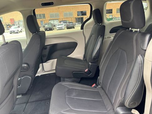 Used 2023 Chrysler Voyager LX FWD image 23