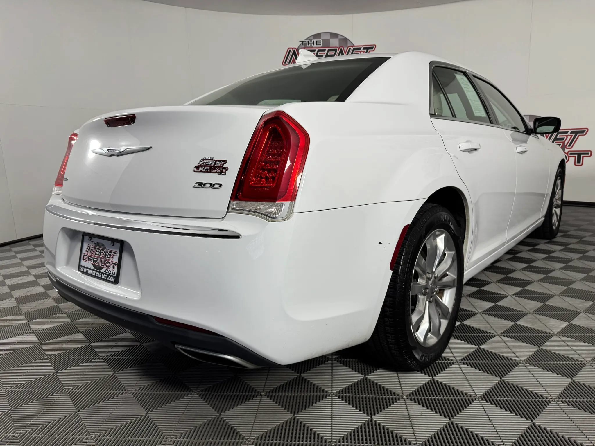 Used 2017 Chrysler 300 Limited w/ Driver Convenience Group AWD/4WD image 28