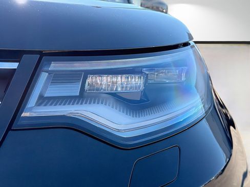 New 2026 Land Rover Discovery Limited Edition image 9