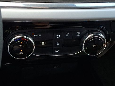 Used 2025 Chevrolet Trax LT FWD image 15