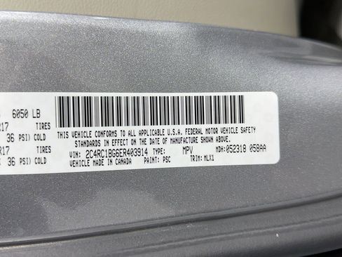 Used 2014 Chrysler Town & Country Touring image 18