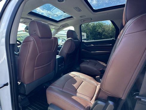 Used 2021 Buick Enclave Avenir w/ Avenir Technology Package AWD/4WD image 26