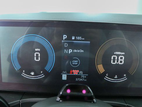 Used 2025 Hyundai Santa Fe SEL FWD image 15