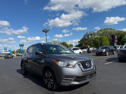 Used 2020 Nissan Kicks SV FWD image 3