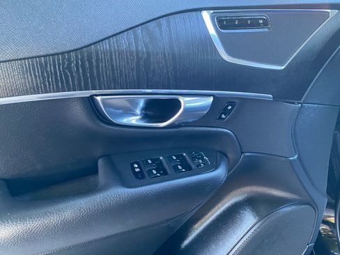 Used 2020 Volvo XC90 T6 Momentum image 23