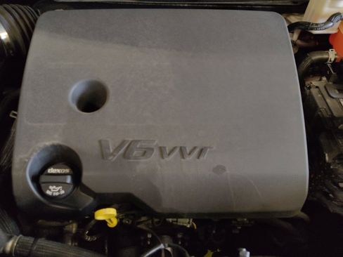 Used 2023 Buick Enclave Essence w/ Sport Touring Edition FWD image 30