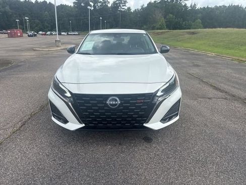 Used 2023 Nissan Altima 2.5 SR FWD image 8