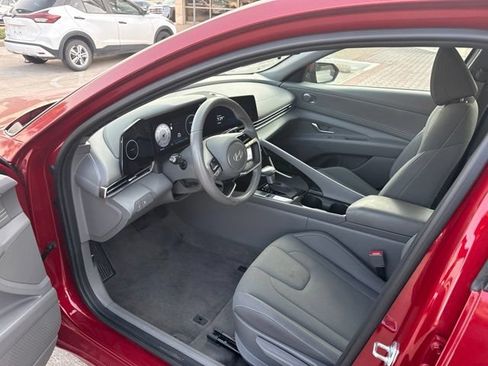 Used 2025 Hyundai Elantra SEL FWD image 16