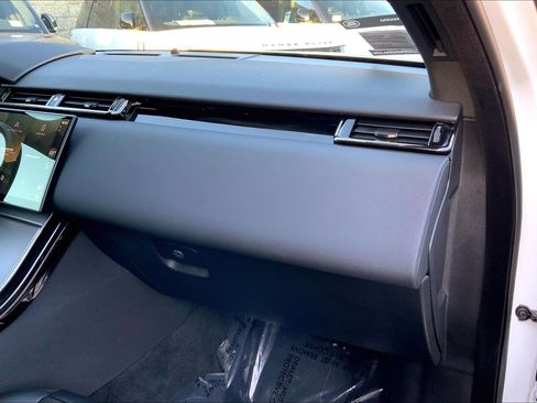 Used 2025 Land Rover Range Rover Velar S image 17