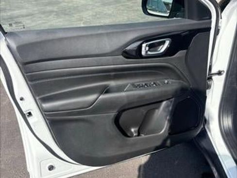 New 2026 Jeep Compass Limited image 32