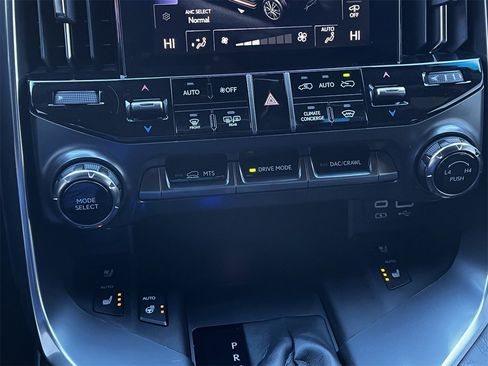 Used 2024 Lexus LX 600 4WD w/ Luxury Package image 18