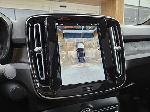 Certified 2023 Volvo C40 P8 Recharge Ultimate w/ Protection Package Premier image 27