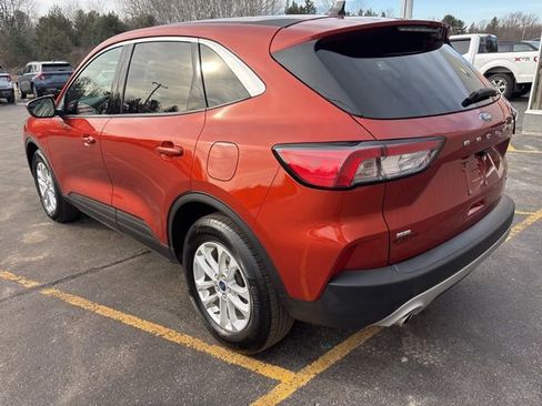 Used 2020 Ford Escape SE image 6