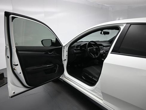Used 2018 Honda Civic Sport image 7