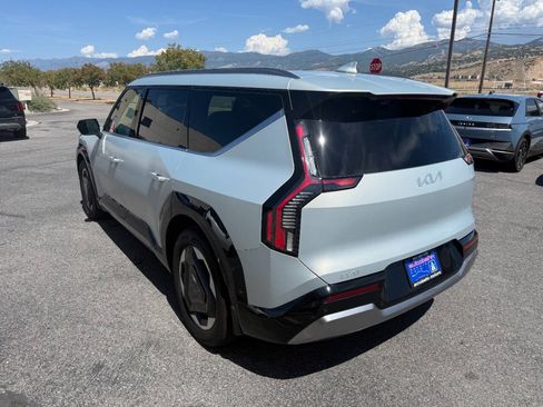 Used 2024 Kia EV9 Land AWD/4WD image 9