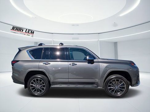 Used 2024 Lexus LX 600 F Sport image 2