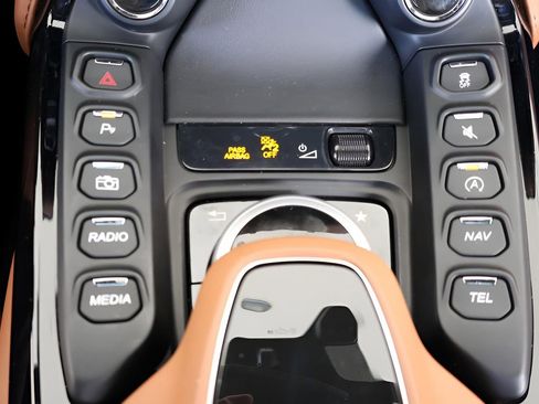 Used 2023 Aston Martin V8 Vantage Base image 24