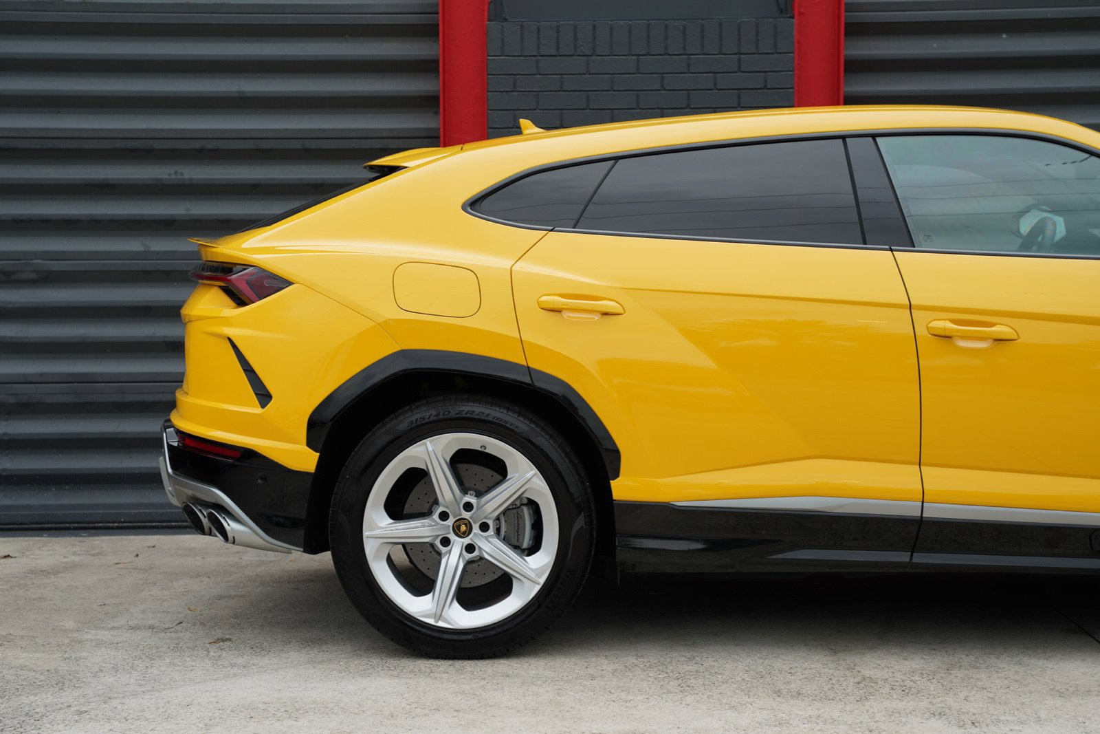 Used 2021 Lamborghini Urus AWD/4WD image 6