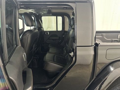 Used 2023 Jeep Gladiator Overland image 12