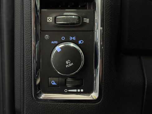 Used 2017 RAM 1500 Laramie w/ Convenience Group AWD/4WD image 6