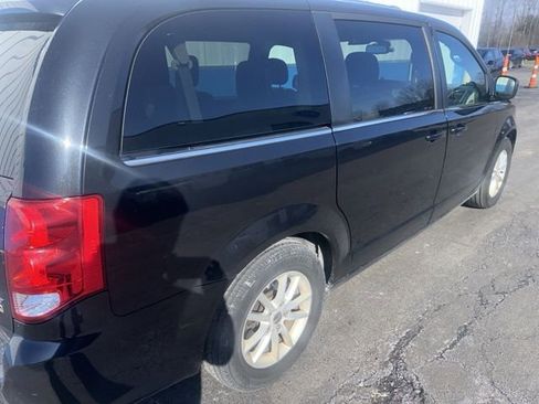 Used 2019 Dodge Grand Caravan SXT image 5