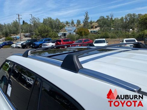 New 2026 Toyota Highlander Platinum AWD/4WD image 9