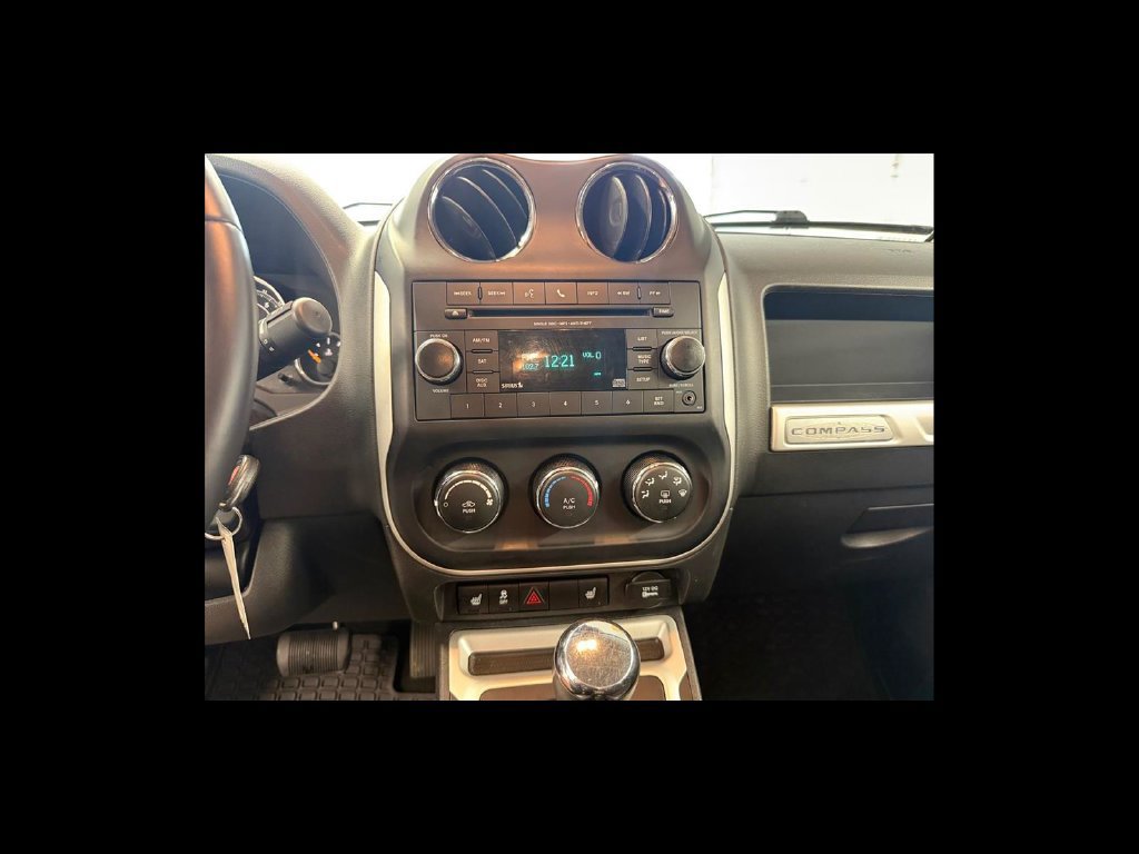 Used 2017 Jeep Compass Latitude AWD/4WD image 22
