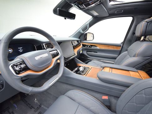 New 2024 Jeep Grand Wagoneer Series III AWD/4WD image 38