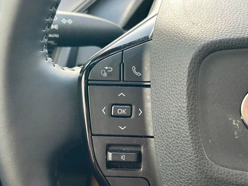 Used 2025 Toyota Prius XLE FWD image 36