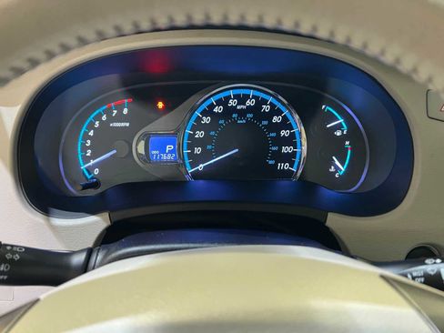 Used 2014 Toyota Sienna XLE image 19