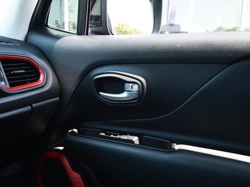Certified 2023 Jeep Renegade Trailhawk AWD/4WD image 27