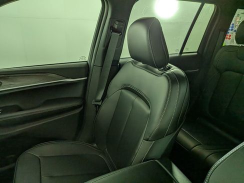 New 2026 Jeep Grand Cherokee Limited w/ Limited Altitude Package AWD/4WD image 27