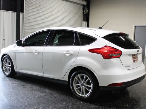 Used 2018 Ford Focus SE FWD image 5