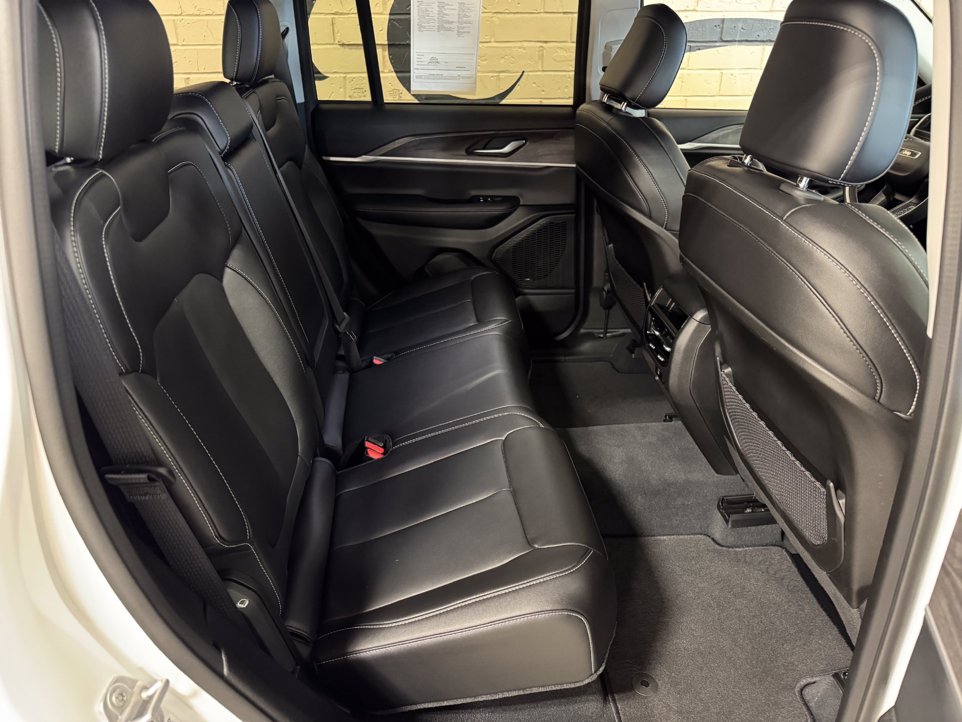 Used 2023 Jeep Grand Cherokee Limited AWD/4WD image 24