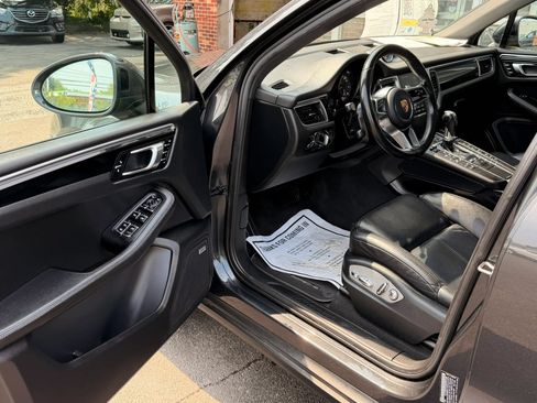 Used 2018 Porsche Macan Sport Edition AWD/4WD image 8