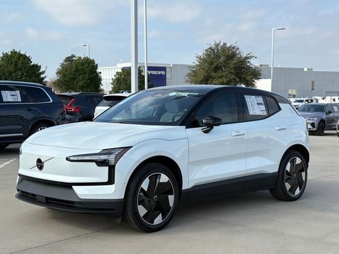 New 2026 Volvo EX30 Plus image 2