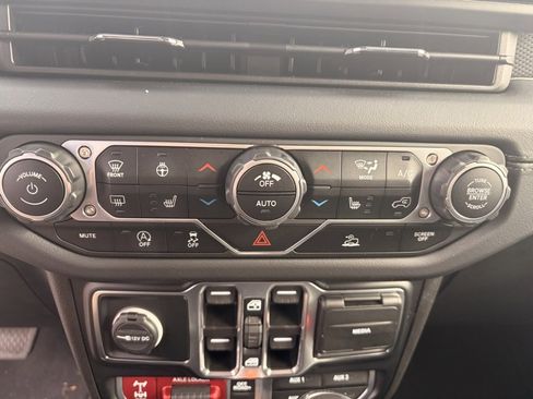 Used 2024 Jeep Gladiator Mojave w/ Steel Bumper Group image 21