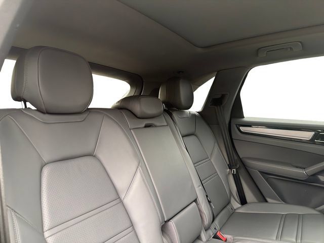 Used 2020 Porsche Cayenne AWD/4WD image 23