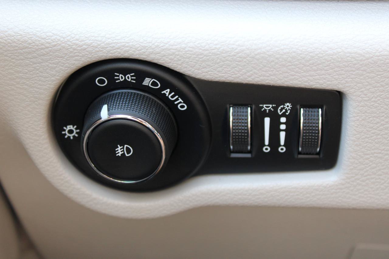 Used 2019 Chrysler Pacifica Limited FWD image 29