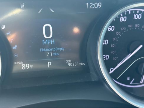 Used 2021 Toyota Camry XLE w/ Navigation Package FWD image 15