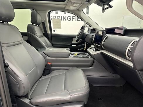 New 2025 Ford Expedition Active image 9