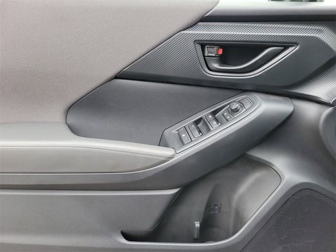 Used 2025 Subaru Crosstrek 2.0i Premium image 14