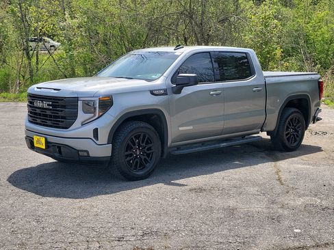 Used 2024 GMC Sierra 1500 Elevation AWD/4WD image 1