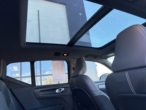 Used 2022 Volvo XC40 P8 Recharge Plus image 16