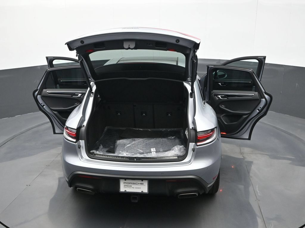 Certified 2025 Porsche Macan AWD/4WD image 26