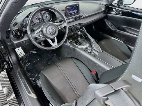 Used 2020 MAZDA MX-5 Miata Club w/ Interior Package RWD image 21